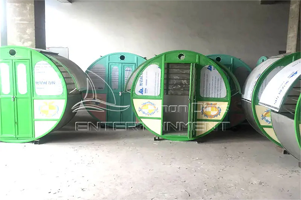 compartments of large ferris wheels